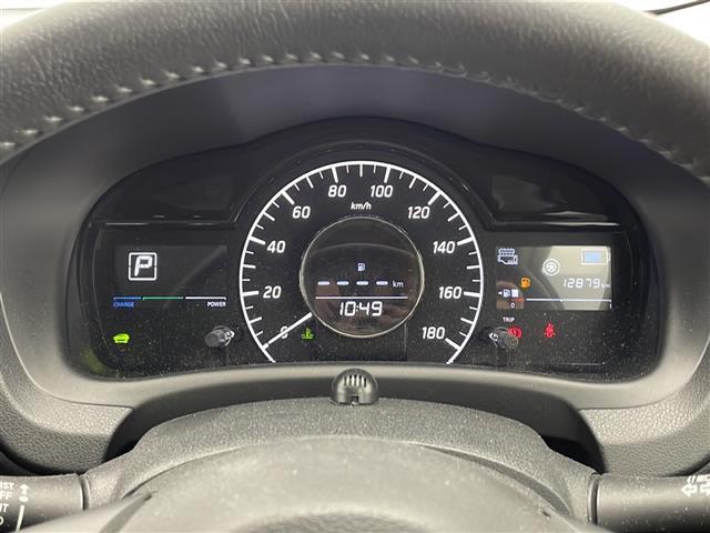 ノート 　衝突軽減ブレーキ　レーンキープアシスト　レーダークルーズコントロール　純正ＳＤナビ　ＥＴＣ　アイドリングストップ　スマートキー　ハーフレザーシート　ＬＥＤヘッドライト　社外フロアマット（7枚目）