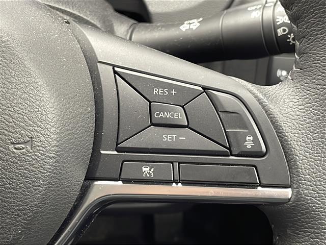 ノート 　衝突軽減ブレーキ　レーンキープアシスト　レーダークルーズコントロール　純正ＳＤナビ　ＥＴＣ　アイドリングストップ　スマートキー　ハーフレザーシート　ＬＥＤヘッドライト　社外フロアマット（10枚目）