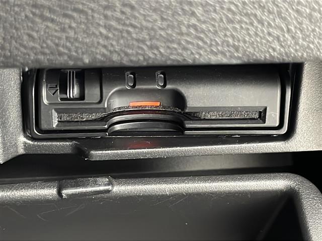 セレナ ｅ－パワー　ハイウェイスターＶ　純正９インチナビ　フルセグ　ＢＴ　ＣＤ　ＤＶＤ　ＵＳＢ　全方位カメラ　純正フリップダウンモニター　プロパイロット　レーダークルーズコントロール　衝突軽減ブレーキ　レーンキープアシスト　両側Ｐスライド（6枚目）