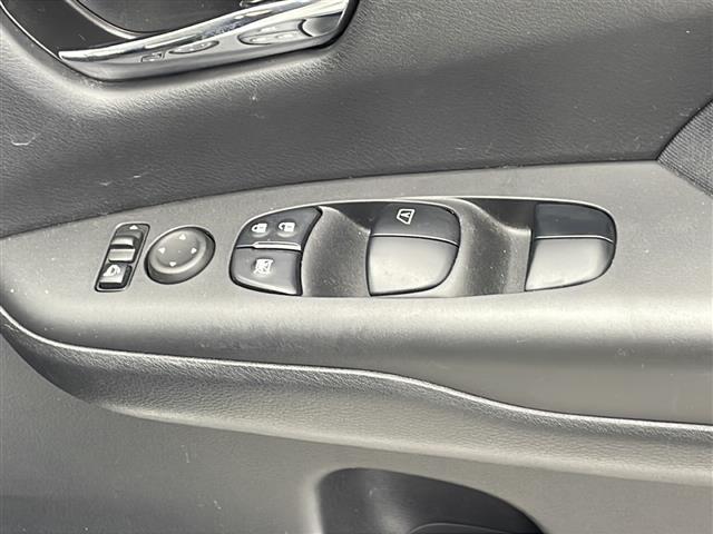 セレナ ｅ－パワー　ハイウェイスターＶ　純正９インチナビ　フルセグ　ＢＴ　ＣＤ　ＤＶＤ　ＵＳＢ　全方位カメラ　純正フリップダウンモニター　プロパイロット　レーダークルーズコントロール　衝突軽減ブレーキ　レーンキープアシスト　両側Ｐスライド（21枚目）