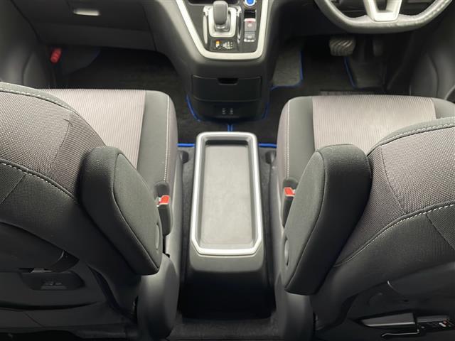 セレナ ｅ－パワー　ハイウェイスターＶ　純正９インチナビ　フルセグ　ＢＴ　ＣＤ　ＤＶＤ　ＵＳＢ　全方位カメラ　純正フリップダウンモニター　プロパイロット　レーダークルーズコントロール　衝突軽減ブレーキ　レーンキープアシスト　両側Ｐスライド（24枚目）