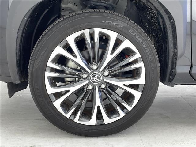 ヤリスクロス ハイブリッドZ エンジンスタートボタン/バックカメラ/全方位カメラ/ブラインドスポットモニター/純正ナビ/ハーフレザーシート/レーンキープアシスト/シートヒーター/オートマッチックハイビーム/純正フロアマット(38枚目)