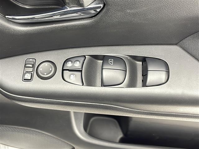 セレナ ｅ－パワー　ハイウェイスターＶ　衝突軽減ブレーキ　レーンキープアシスト　レーダークルーズコントロール　オートマチックハイビーム　純正ＳＤナビ　全方位カメラ　ＥＴＣ　ドラレコ　スマートキー　ＬＥＤヘッドライト　電動格納ミラー（22枚目）