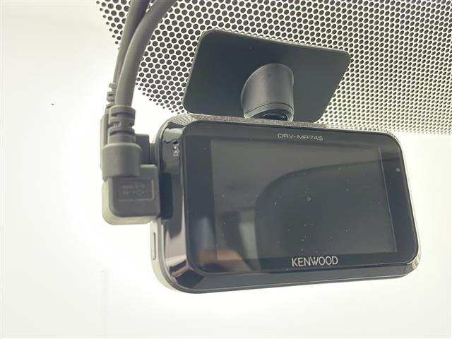 ヴォクシー ＺＳ　煌ＩＩ　純正ナビ　バックカメラ　純正フルセグＴＶ　パドルシフト　ステアリングスイッチ　前後ドライブレコーダー　　純正ビルトインＥＴＣ　オートライト　ＡＢＳ　純正アルミホイール　純正フロアマット　両側パワスラ（2枚目）