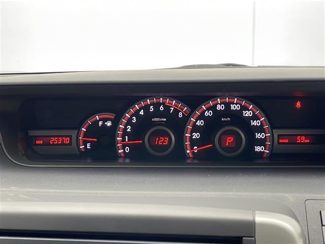 ヴォクシー ＺＳ　煌ＩＩ　純正ナビ　バックカメラ　純正フルセグＴＶ　パドルシフト　ステアリングスイッチ　前後ドライブレコーダー　　純正ビルトインＥＴＣ　オートライト　ＡＢＳ　純正アルミホイール　純正フロアマット　両側パワスラ（8枚目）