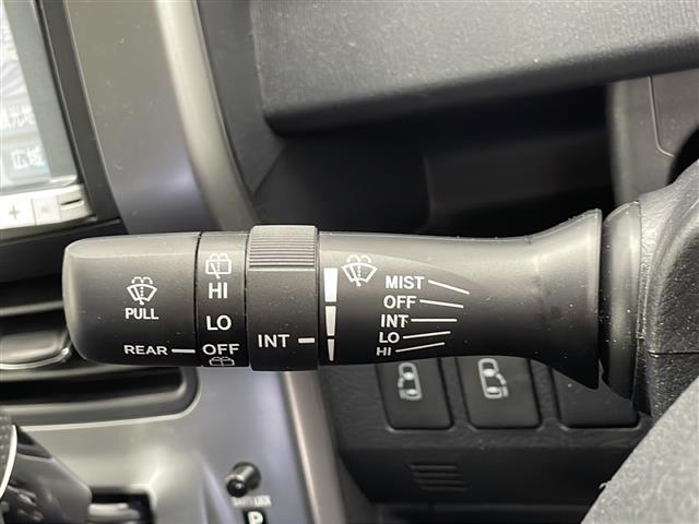 ヴォクシー ＺＳ　煌ＩＩ　純正ナビ　バックカメラ　純正フルセグＴＶ　パドルシフト　ステアリングスイッチ　前後ドライブレコーダー　　純正ビルトインＥＴＣ　オートライト　ＡＢＳ　純正アルミホイール　純正フロアマット　両側パワスラ（9枚目）