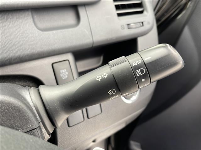 ヴォクシー ＺＳ　煌ＩＩ　純正ナビ　バックカメラ　純正フルセグＴＶ　パドルシフト　ステアリングスイッチ　前後ドライブレコーダー　　純正ビルトインＥＴＣ　オートライト　ＡＢＳ　純正アルミホイール　純正フロアマット　両側パワスラ（11枚目）