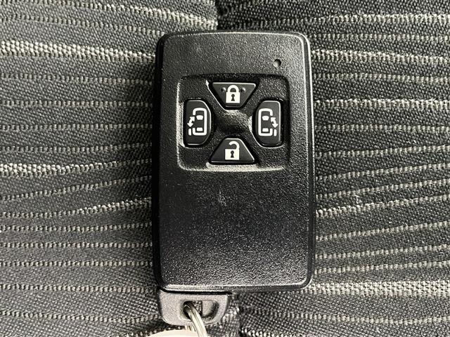 ヴォクシー ＺＳ　煌ＩＩ　純正ナビ　バックカメラ　純正フルセグＴＶ　パドルシフト　ステアリングスイッチ　前後ドライブレコーダー　　純正ビルトインＥＴＣ　オートライト　ＡＢＳ　純正アルミホイール　純正フロアマット　両側パワスラ（13枚目）