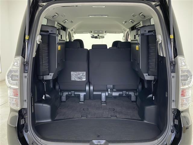 ヴォクシー ＺＳ　煌ＩＩ　純正ナビ　バックカメラ　純正フルセグＴＶ　パドルシフト　ステアリングスイッチ　前後ドライブレコーダー　　純正ビルトインＥＴＣ　オートライト　ＡＢＳ　純正アルミホイール　純正フロアマット　両側パワスラ（29枚目）