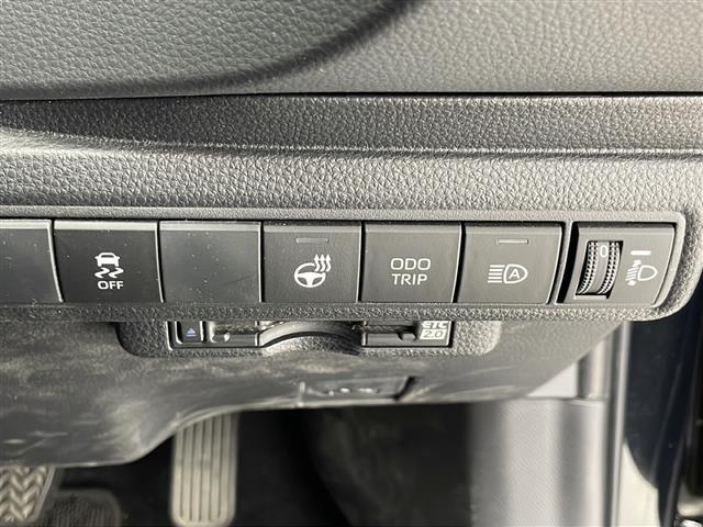 カローラツーリング ハイブリッド　ダブルバイビー　衝突軽減ブレーキ　レーンキープアシスト　レーダークルーズコントロール　オートマチックハイビーム　純正メモリナビ　バックカメラ　ＥＴＣ　ドラレコ　ハーフレザーシート　ステアリングヒーター　スマートキー（18枚目）