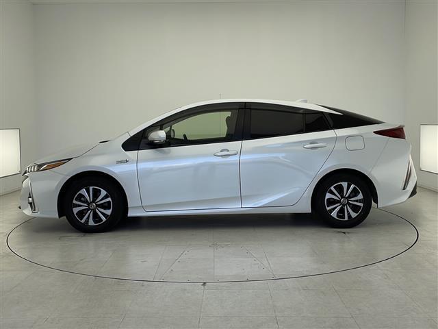 プリウスPHV Sセーフティパッケージ 純正ディスプレイオーディオ トヨタセーフティセンス レーダークルーズコントロール 衝突軽減ブレーキ 全方位カメラ BSM ビルトインETC 前方ドラレコ 充電プラグあり フロアマット トノカバー(35枚目)