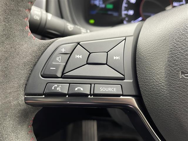 ノート ｅ－パワー　ニスモ　衝突軽減ブレーキ　純正ＳＤナビ　全方位カメラ　ＥＴＣ　ドライブレコーダー　アイドリングストップ　純正フロアマット　コーナーセンサー　ＬＥＤヘッドライト　電動格納ミラー　デジタルインナーミラー（10枚目）