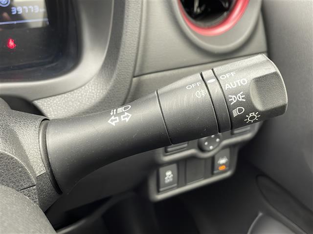 ノート ｅ－パワー　ニスモ　衝突軽減ブレーキ　純正ＳＤナビ　全方位カメラ　ＥＴＣ　ドライブレコーダー　アイドリングストップ　純正フロアマット　コーナーセンサー　ＬＥＤヘッドライト　電動格納ミラー　デジタルインナーミラー（11枚目）