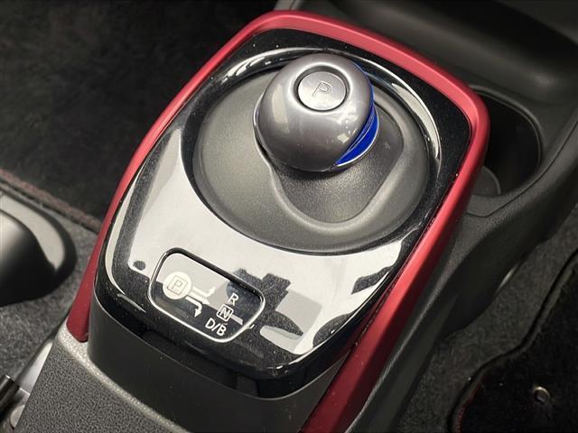 ノート ｅ－パワー　ニスモ　衝突軽減ブレーキ　純正ＳＤナビ　全方位カメラ　ＥＴＣ　ドライブレコーダー　アイドリングストップ　純正フロアマット　コーナーセンサー　ＬＥＤヘッドライト　電動格納ミラー　デジタルインナーミラー（15枚目）