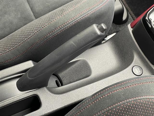 ノート ｅ－パワー　ニスモ　衝突軽減ブレーキ　純正ＳＤナビ　全方位カメラ　ＥＴＣ　ドライブレコーダー　アイドリングストップ　純正フロアマット　コーナーセンサー　ＬＥＤヘッドライト　電動格納ミラー　デジタルインナーミラー（16枚目）