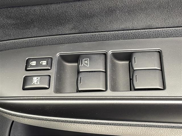 ノート ｅ－パワー　ニスモ　衝突軽減ブレーキ　純正ＳＤナビ　全方位カメラ　ＥＴＣ　ドライブレコーダー　アイドリングストップ　純正フロアマット　コーナーセンサー　ＬＥＤヘッドライト　電動格納ミラー　デジタルインナーミラー（20枚目）