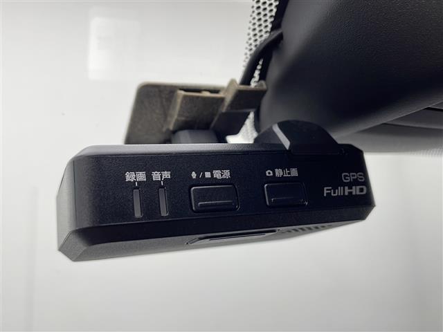 ノート e-パワー ニスモ エンジンスタートボタン 純正エアロ 前後ドライブレコーダー バックカメラ レーンキープアシスト 純正SDナビ 純正アルミホイール フルセグTV 純正フロアマット 衝突軽減システム アイドリングストップ(2枚目)