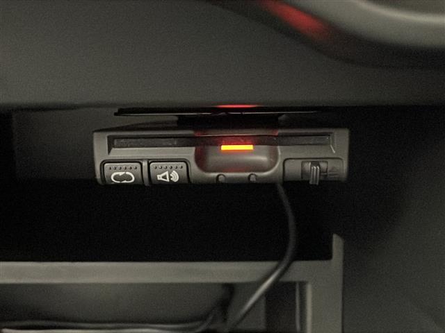 ノート e-パワー ニスモ エンジンスタートボタン 純正エアロ 前後ドライブレコーダー バックカメラ レーンキープアシスト 純正SDナビ 純正アルミホイール フルセグTV 純正フロアマット 衝突軽減システム アイドリングストップ(3枚目)