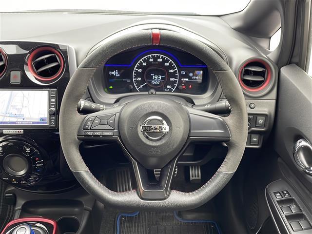 ノート e-パワー ニスモ エンジンスタートボタン 純正エアロ 前後ドライブレコーダー バックカメラ レーンキープアシスト 純正SDナビ 純正アルミホイール フルセグTV 純正フロアマット 衝突軽減システム アイドリングストップ(7枚目)