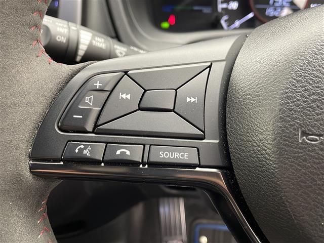 ノート e-パワー ニスモ エンジンスタートボタン 純正エアロ 前後ドライブレコーダー バックカメラ レーンキープアシスト 純正SDナビ 純正アルミホイール フルセグTV 純正フロアマット 衝突軽減システム アイドリングストップ(10枚目)