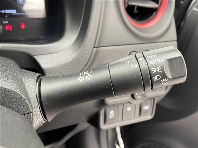 ノート e-パワー ニスモ エンジンスタートボタン 純正エアロ 前後ドライブレコーダー バックカメラ レーンキープアシスト 純正SDナビ 純正アルミホイール フルセグTV 純正フロアマット 衝突軽減システム アイドリングストップ(11枚目)