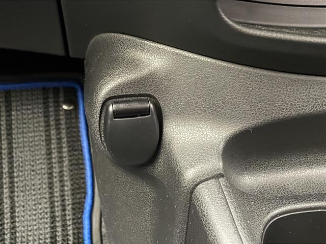 ノート e-パワー ニスモ エンジンスタートボタン 純正エアロ 前後ドライブレコーダー バックカメラ レーンキープアシスト 純正SDナビ 純正アルミホイール フルセグTV 純正フロアマット 衝突軽減システム アイドリングストップ(17枚目)