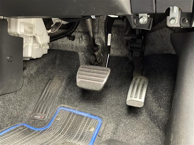 ノート e-パワー ニスモ エンジンスタートボタン 純正エアロ 前後ドライブレコーダー バックカメラ レーンキープアシスト 純正SDナビ 純正アルミホイール フルセグTV 純正フロアマット 衝突軽減システム アイドリングストップ(22枚目)