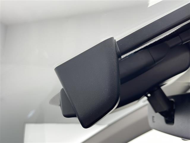 IS IS300h バージョンL 衝突軽減ブレーキ レーンキープアシスト レーダークルーズコントロール オートマチックハイビーム バックカメラ 純正メモリナビ ETC ドライブレコーダー パドルシフト シートヒーター シートメモリー(3枚目)