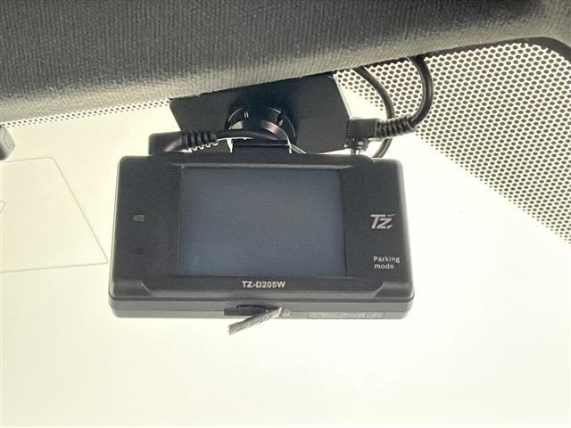 Ｃ－ＨＲ Ｇ　モード　ネロ　ＴＳＳ　純正９インチナビ（ＢＴ／ＴＶ／ＤＶＤ／ＣＤ）　ＥＴＣ　シートヒーター　革巻ハンドル　ステアリングスイッチ　オートライト　フォグ　電子パーキング　ブレーキホールド　ＴＲＤエアロ　バックカメラ（4枚目）