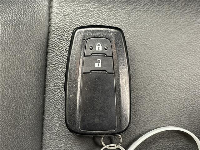 Ｃ－ＨＲ Ｇ　モード　ネロ　ＴＳＳ　純正９インチナビ（ＢＴ／ＴＶ／ＤＶＤ／ＣＤ）　ＥＴＣ　シートヒーター　革巻ハンドル　ステアリングスイッチ　オートライト　フォグ　電子パーキング　ブレーキホールド　ＴＲＤエアロ　バックカメラ（16枚目）