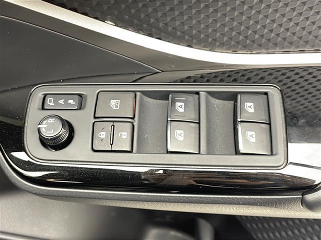 Ｃ－ＨＲ Ｇ　モード　ネロ　ＴＳＳ　純正９インチナビ（ＢＴ／ＴＶ／ＤＶＤ／ＣＤ）　ＥＴＣ　シートヒーター　革巻ハンドル　ステアリングスイッチ　オートライト　フォグ　電子パーキング　ブレーキホールド　ＴＲＤエアロ　バックカメラ（22枚目）