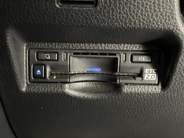 ヴォクシー Ｓ－Ｚ　快適利便パッケージｈｉｇｈ　電動リアゲート　２列目オットマン　１，２列目シートヒーター　純正１０．５インチディスプレイオーディオ　ＤＶＤ　ＣＤ　ＢＴ　フルセグＴＶ　ステアリングスイッチ　ＥＴＣ２．０（3枚目）