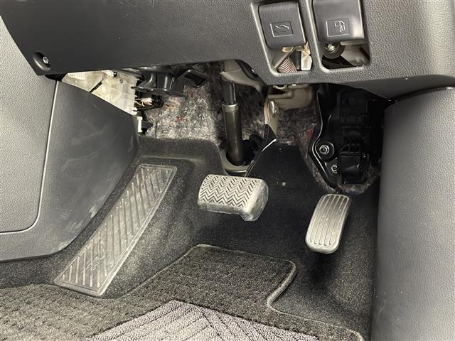 ヴォクシー Ｓ－Ｚ　快適利便パッケージｈｉｇｈ　電動リアゲート　２列目オットマン　１，２列目シートヒーター　純正１０．５インチディスプレイオーディオ　ＤＶＤ　ＣＤ　ＢＴ　フルセグＴＶ　ステアリングスイッチ　ＥＴＣ２．０（22枚目）