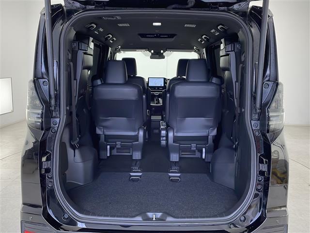 ヴォクシー Ｓ－Ｚ　快適利便パッケージｈｉｇｈ　電動リアゲート　２列目オットマン　１，２列目シートヒーター　純正１０．５インチディスプレイオーディオ　ＤＶＤ　ＣＤ　ＢＴ　フルセグＴＶ　ステアリングスイッチ　ＥＴＣ２．０（29枚目）