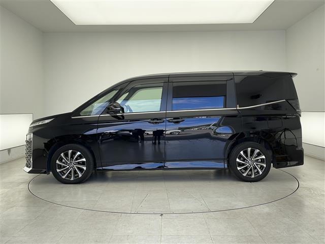 ヴォクシー Ｓ－Ｚ　快適利便パッケージｈｉｇｈ　電動リアゲート　２列目オットマン　１，２列目シートヒーター　純正１０．５インチディスプレイオーディオ　ＤＶＤ　ＣＤ　ＢＴ　フルセグＴＶ　ステアリングスイッチ　ＥＴＣ２．０（36枚目）