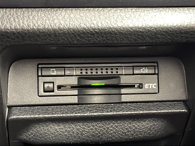 ヴォクシー ZS 煌II アルパインナビ BT TV アルパインフリップダウンモニター 衝突軽減ブレーキ 車線逸脱警報 オートハイビーム 両側パワスラ ビルトインETC LEDライト フォグランプ ロールサンシェード(3枚目)