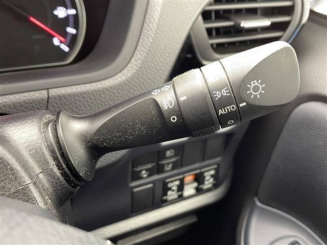 ヴォクシー ZS 煌II アルパインナビ BT TV アルパインフリップダウンモニター 衝突軽減ブレーキ 車線逸脱警報 オートハイビーム 両側パワスラ ビルトインETC LEDライト フォグランプ ロールサンシェード(11枚目)