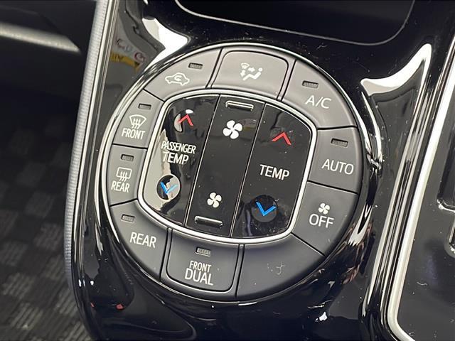 ヴォクシー ZS 煌II アルパインナビ BT TV アルパインフリップダウンモニター 衝突軽減ブレーキ 車線逸脱警報 オートハイビーム 両側パワスラ ビルトインETC LEDライト フォグランプ ロールサンシェード(15枚目)