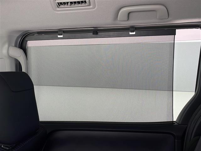 ヴォクシー ZS 煌II アルパインナビ BT TV アルパインフリップダウンモニター 衝突軽減ブレーキ 車線逸脱警報 オートハイビーム 両側パワスラ ビルトインETC LEDライト フォグランプ ロールサンシェード(26枚目)