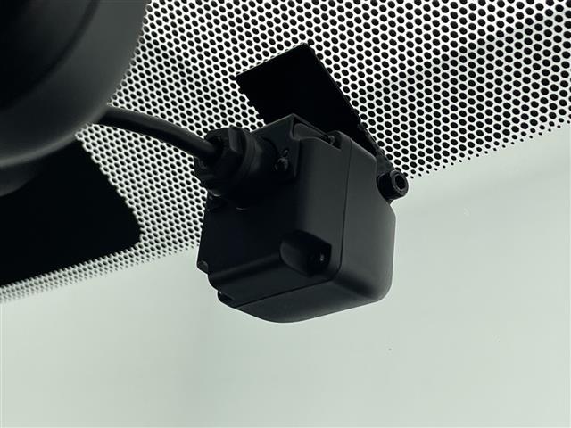 ノート ｅ－パワー　メダリスト　エマージェンシーブレーキ　車線逸脱警報　前後コーナーセンサー　社外ナビ　地デジＴＶ　アラウンドビュー　ＥＴＣ　デジタルインナーミラー　純正ドライブレコーダー　ハーフレザー　プッシュスタート（2枚目）