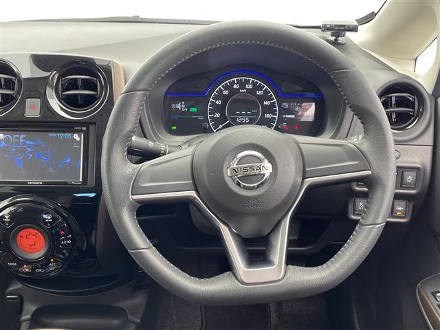 ノート ｅ－パワー　メダリスト　エマージェンシーブレーキ　車線逸脱警報　前後コーナーセンサー　社外ナビ　地デジＴＶ　アラウンドビュー　ＥＴＣ　デジタルインナーミラー　純正ドライブレコーダー　ハーフレザー　プッシュスタート（7枚目）