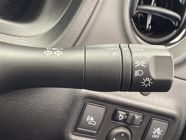 ノート ｅ－パワー　メダリスト　エマージェンシーブレーキ　車線逸脱警報　前後コーナーセンサー　社外ナビ　地デジＴＶ　アラウンドビュー　ＥＴＣ　デジタルインナーミラー　純正ドライブレコーダー　ハーフレザー　プッシュスタート（11枚目）