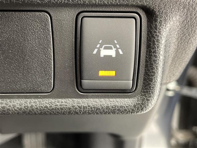 ノート ｅ－パワー　メダリスト　エマージェンシーブレーキ　車線逸脱警報　前後コーナーセンサー　社外ナビ　地デジＴＶ　アラウンドビュー　ＥＴＣ　デジタルインナーミラー　純正ドライブレコーダー　ハーフレザー　プッシュスタート（17枚目）