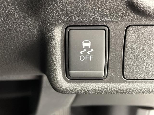 ノート ｅ－パワー　メダリスト　エマージェンシーブレーキ　車線逸脱警報　前後コーナーセンサー　社外ナビ　地デジＴＶ　アラウンドビュー　ＥＴＣ　デジタルインナーミラー　純正ドライブレコーダー　ハーフレザー　プッシュスタート（18枚目）