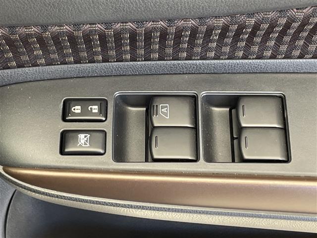 ノート ｅ－パワー　メダリスト　エマージェンシーブレーキ　車線逸脱警報　前後コーナーセンサー　社外ナビ　地デジＴＶ　アラウンドビュー　ＥＴＣ　デジタルインナーミラー　純正ドライブレコーダー　ハーフレザー　プッシュスタート（22枚目）