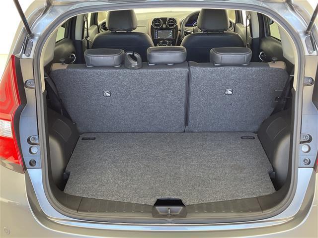 ノート ｅ－パワー　メダリスト　エマージェンシーブレーキ　車線逸脱警報　前後コーナーセンサー　社外ナビ　地デジＴＶ　アラウンドビュー　ＥＴＣ　デジタルインナーミラー　純正ドライブレコーダー　ハーフレザー　プッシュスタート（30枚目）