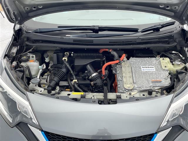 ノート ｅ－パワー　メダリスト　エマージェンシーブレーキ　車線逸脱警報　前後コーナーセンサー　社外ナビ　地デジＴＶ　アラウンドビュー　ＥＴＣ　デジタルインナーミラー　純正ドライブレコーダー　ハーフレザー　プッシュスタート（40枚目）