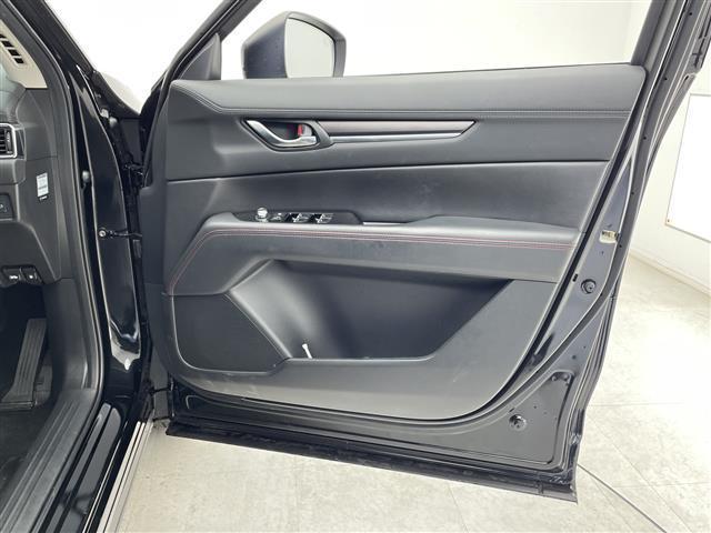 CX-5 XD エクスクルーシブモード 電子ブレーキ ブレーキホールド 革ステアリング ステアリングリモコン ステアリングヒーター 電格ウィンカーミラー パドルシフト 革ハーフシート シートヒーター オートワイパー パワーテールゲート(24枚目)