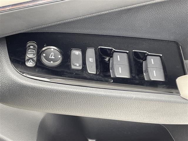 ヴェゼル e:HEV PLaY ホンダセンシング BSM ホンダコネクトナビ フルセグTV マルチビューカメラ ビルトインETC パノラマルーフ パワーバックドア 純正18インチAW ハーフレザー シートヒーター オートLED(22枚目)