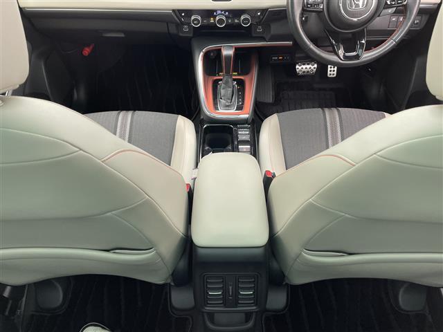 ヴェゼル e:HEV PLaY ホンダセンシング BSM ホンダコネクトナビ フルセグTV マルチビューカメラ ビルトインETC パノラマルーフ パワーバックドア 純正18インチAW ハーフレザー シートヒーター オートLED(25枚目)